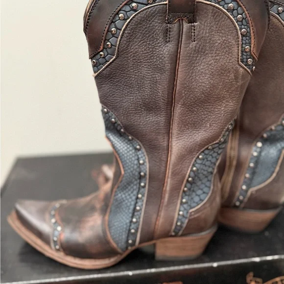 Freebird Rustic Brown and Black Boots - Picture 2 of 8